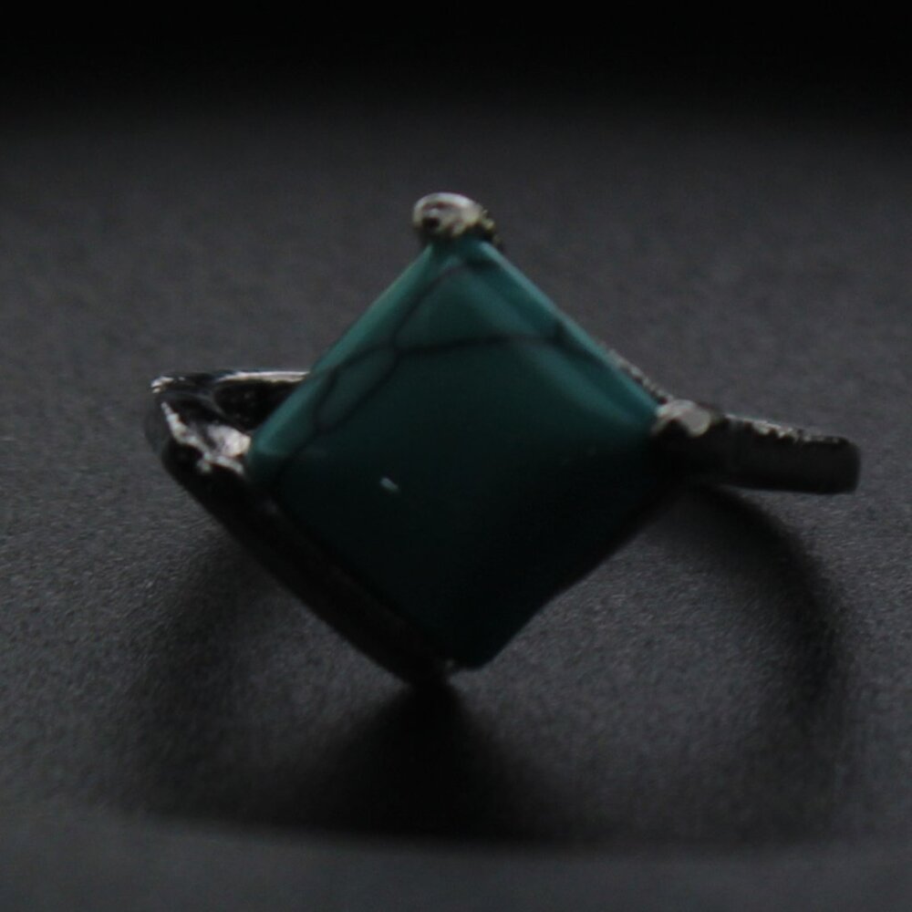 1202511-US 7.5 Square Blue Stone Ring.